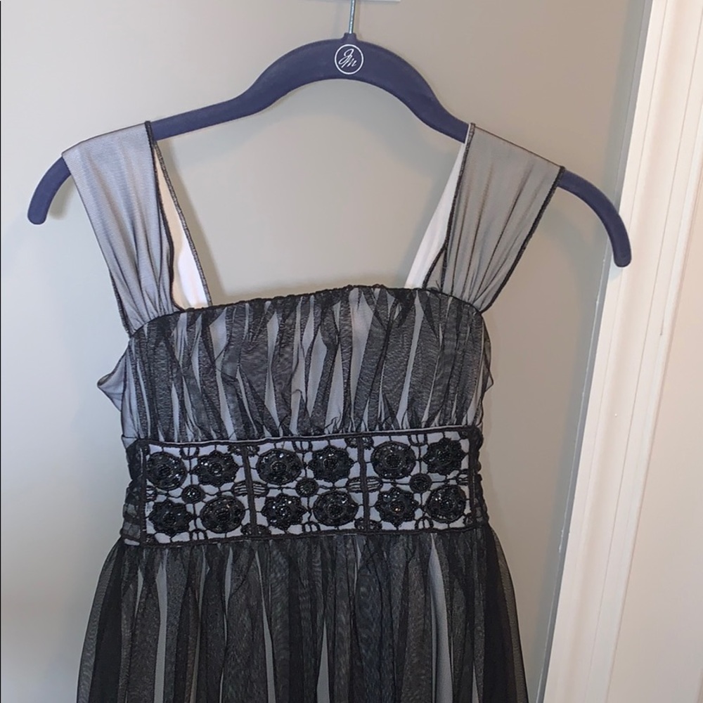 GORGEOUS BLACK DRESS - Picture 2 of 4
